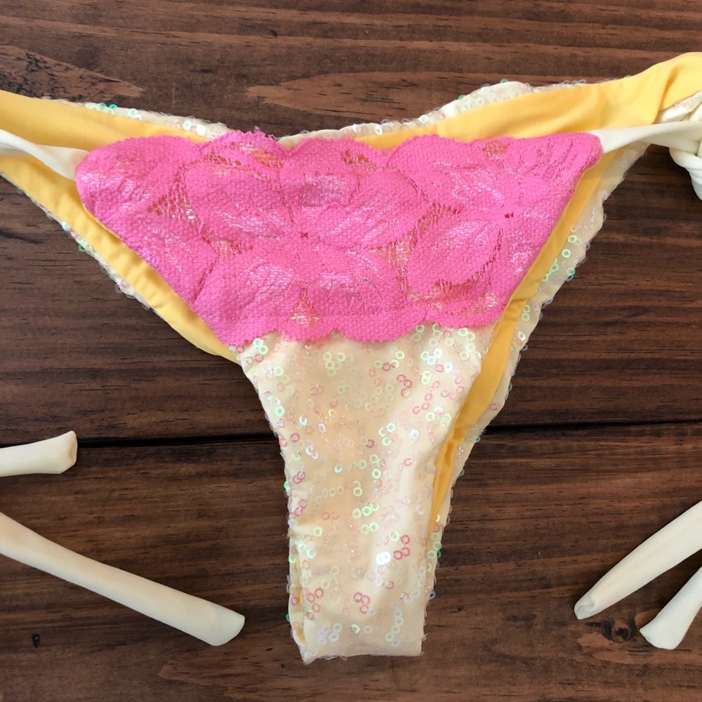 Pinkini Bikini - Picture 3 of 8